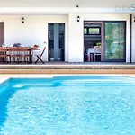 Flamingo Luxury With Exclusive Pool, Gym And