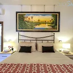Flamingo Luxury With Exclusive Pool, Gym And *