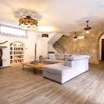 וילה Flamingo Luxury With Exclusive Pool, Gym And