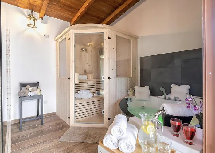 Flamingo Luxury With Exclusive Pool, Gym And *