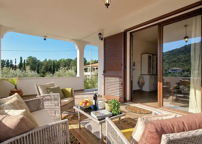 Flamingo Luxury With Exclusive Pool, Gym And