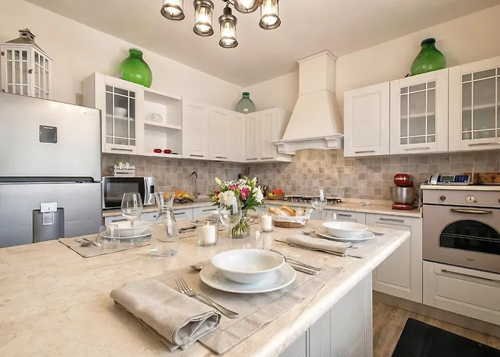 Flamingo Luxury With Exclusive Pool, Gym And *